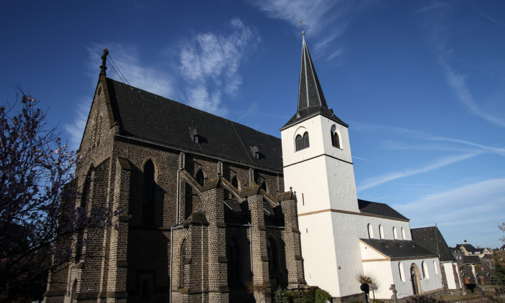 Bestattungen Pfaffinger Mendig Andernach Kell Anfahrt Kirche Sankt Cyriakus Mendig