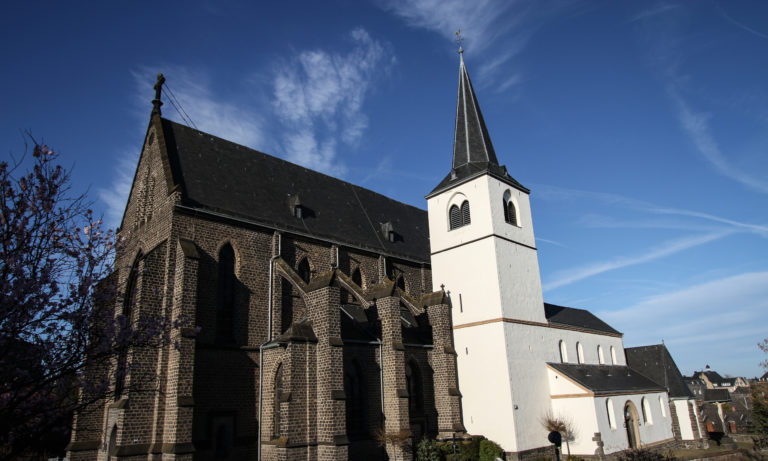 Bestattungen Pfaffinger Mendig Andernach Kell Anfahrt Kirche Sankt Cyriakus Mendig